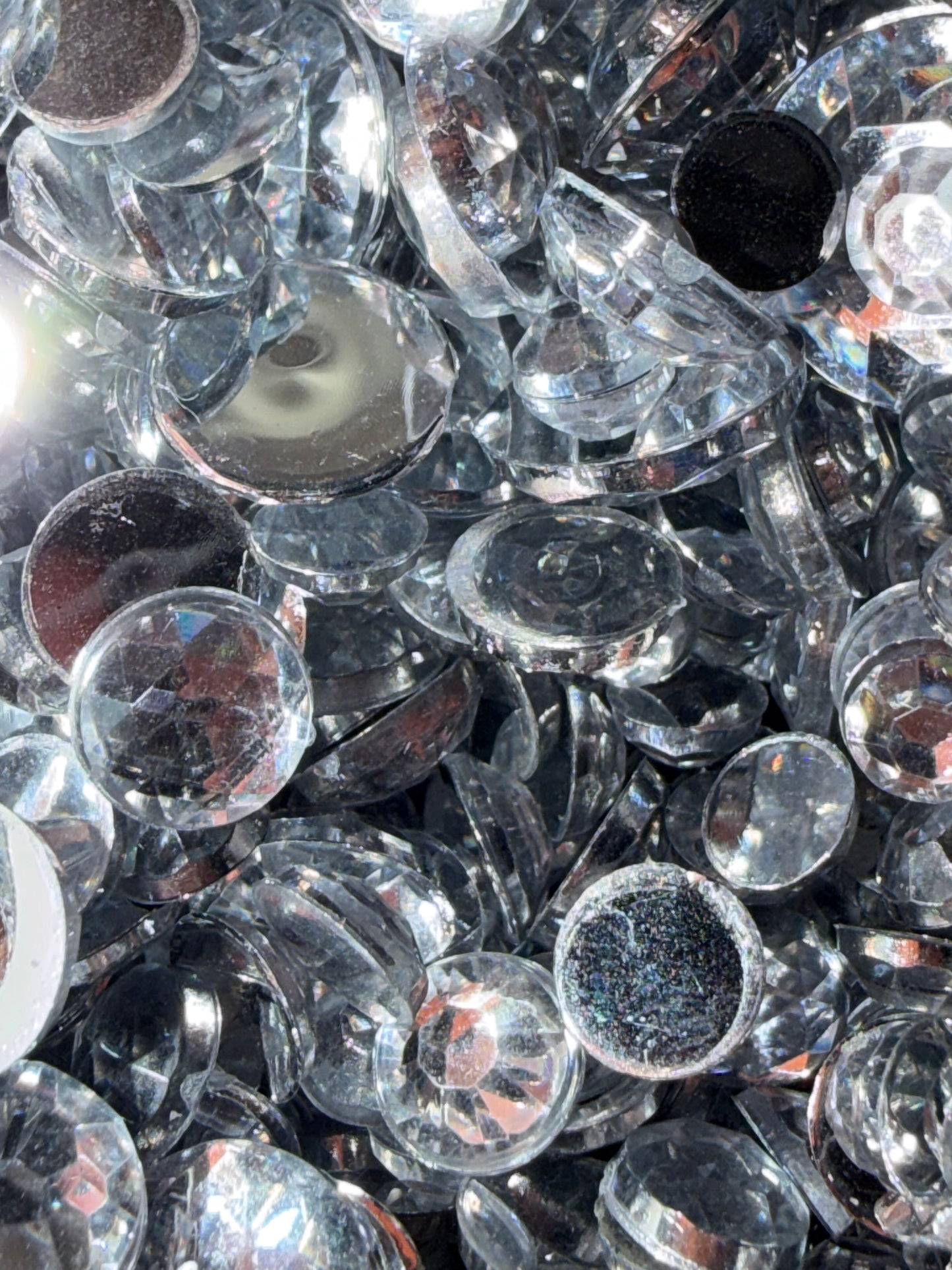 Silver gems for around your lid