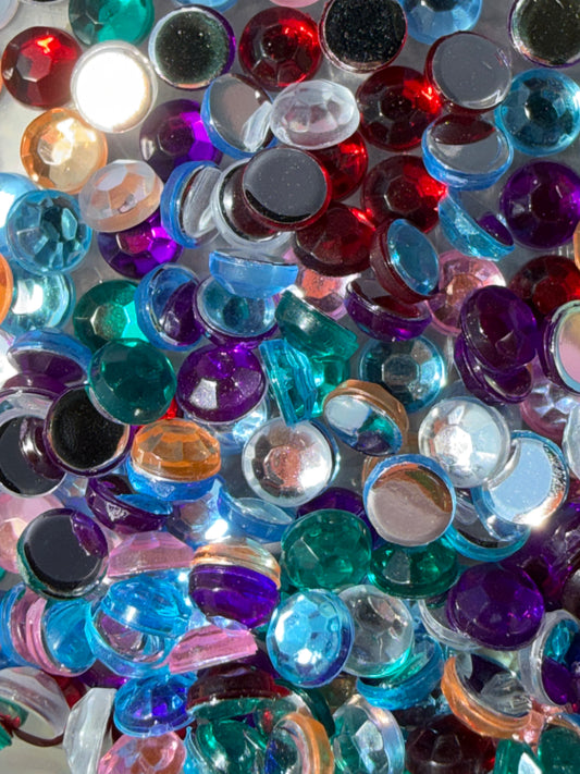 Pick a color of gems for around your lid